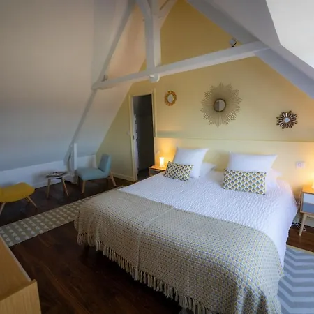 Au Manoir Des Loges Bed & Breakfast 3*