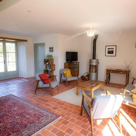 Au Manoir Des Loges Bed & Breakfast