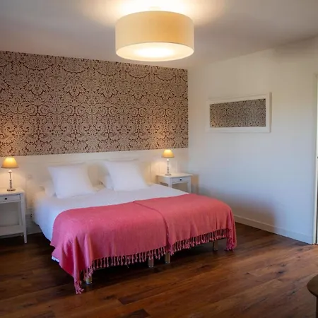 Au Manoir Des Loges B&B