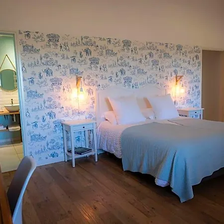 Au Manoir Des Loges B&B