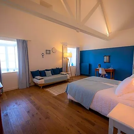 Au Manoir Des Loges B&B