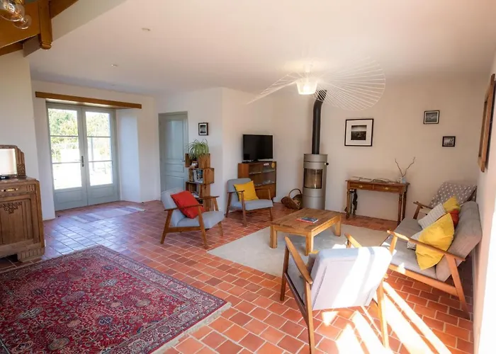 Au Manoir Des Loges Bed & Breakfast