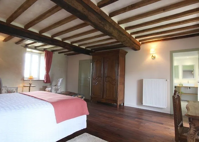 Au Manoir Des Loges Bed & Breakfast 3*