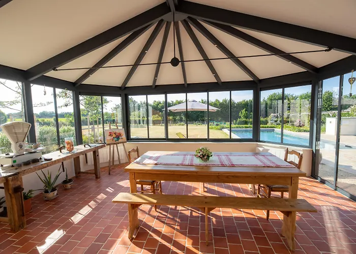 Bed & Breakfast Au Manoir Des Loges 3*